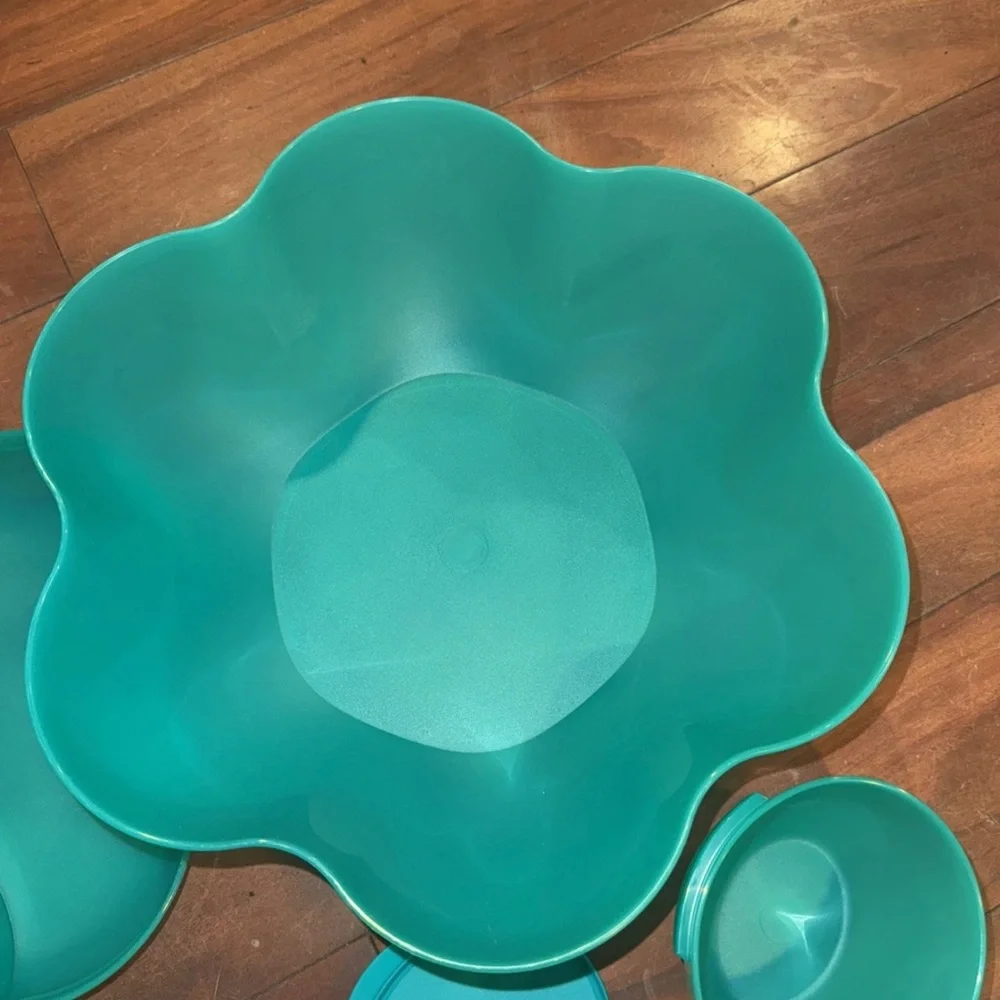 Tupperware Chip ‘n Dip Bowl set